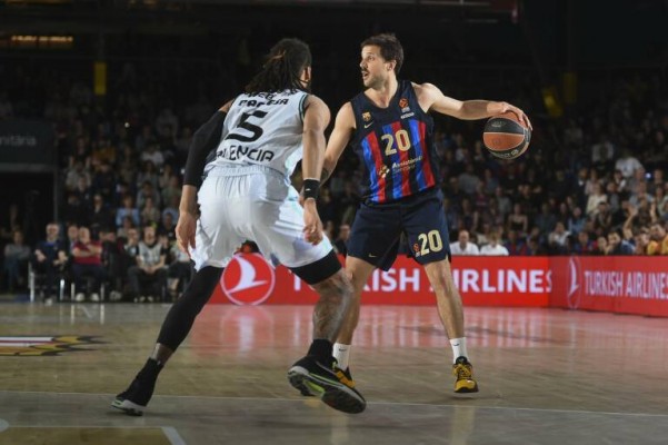 El Valencia ha ganado sólo uno de los cuatro encuentros contra el Barça este curso
