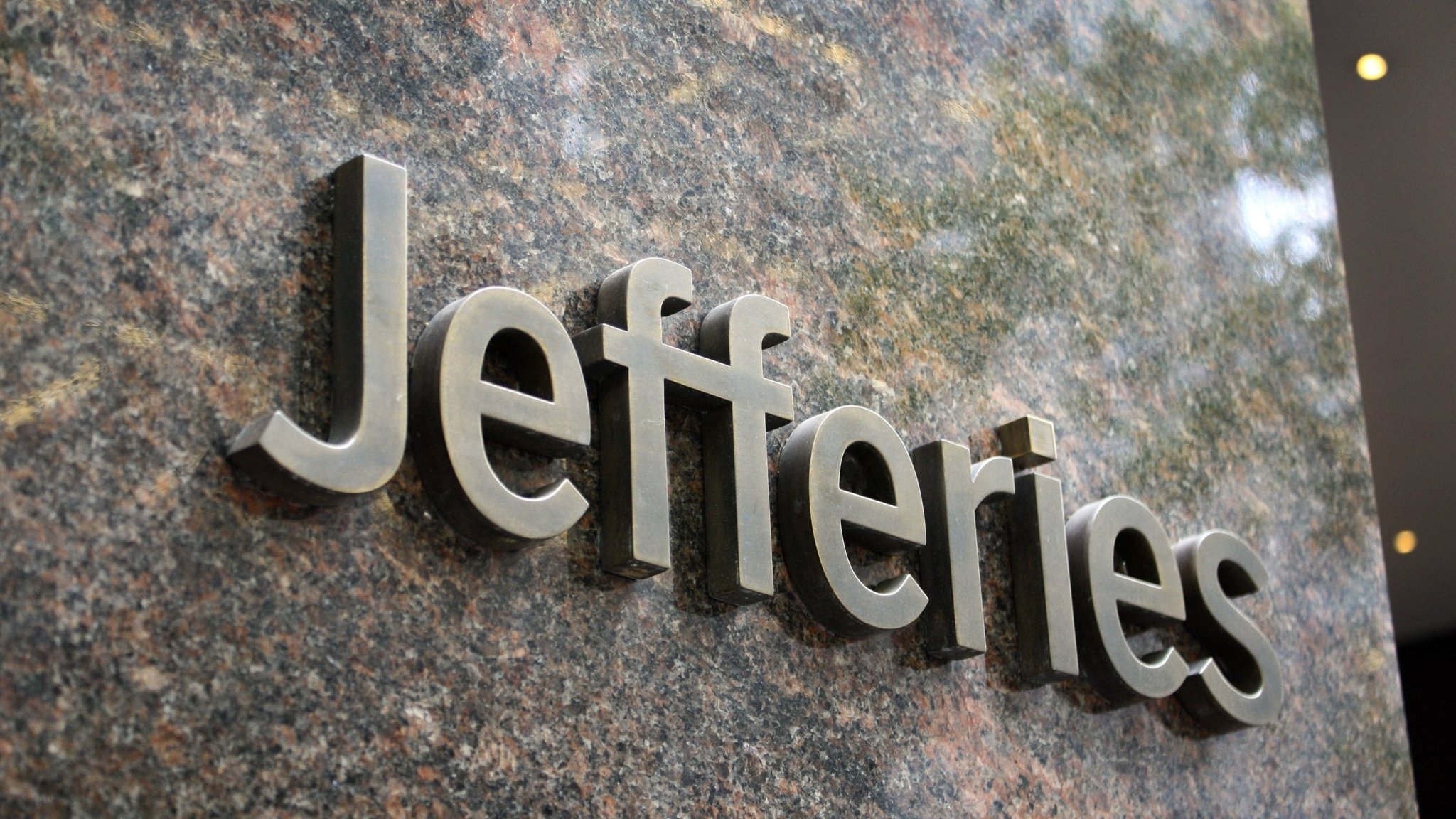 Las ventas a corto sobre Abengoa le cuestan al banco Jefferies 150.000 euros