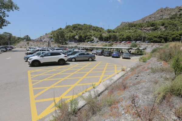 Navantia acomete más obras en su parking exterior ante el riesgo de desprendimientos sobre vehículos