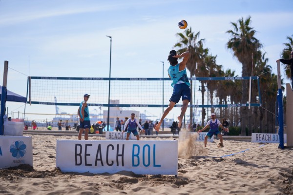 El torneo VOLLEYMANIA 3x3 aterriza en la playa de la Malvarrosa