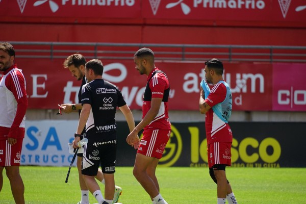 El Murcia recibe al Eldense yendo a ganar y a que le favorezca una carambola para promocionar 
