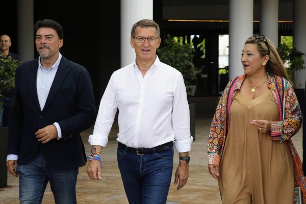Feijóo ensalza a Barcala: 