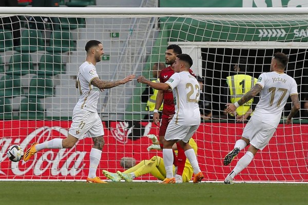 El Elche enlaza tres jornadas sin perder por primera vez en la temporada
