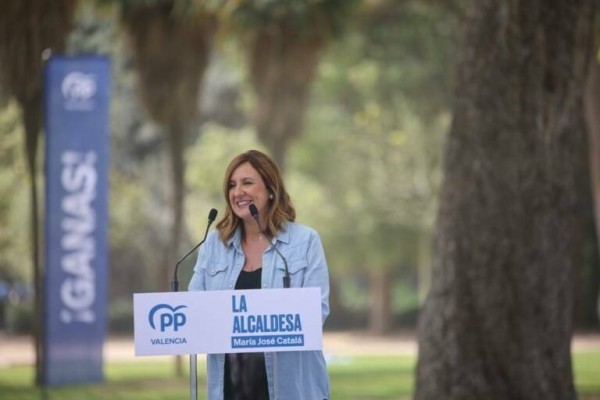 Catalá presenta a los vecinos de Penya-Roja la propuesta del PP de abrir València al mar