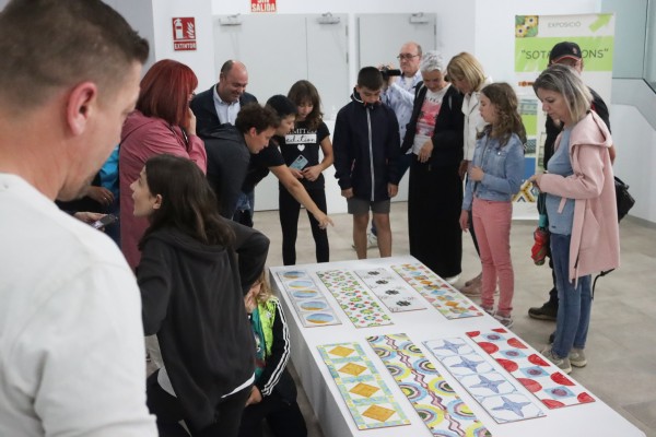 El Museo del Azulejo descubre el arte de los 'sotabalcons' a 300 estudiantes ondenses
