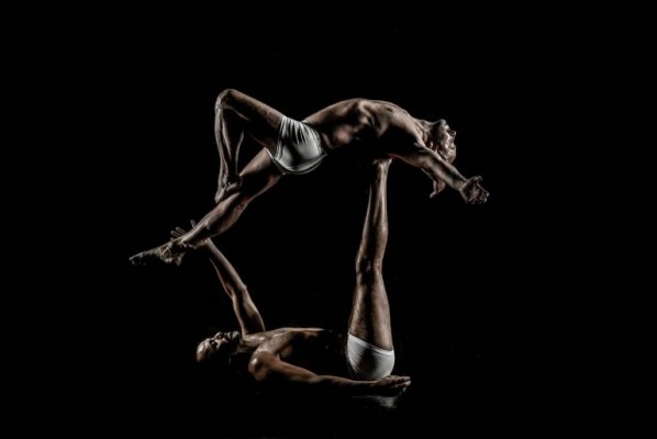 Borriana presenta 'Entrelazadas',  una historia de los años 80 con la acrobacia como protagonista
