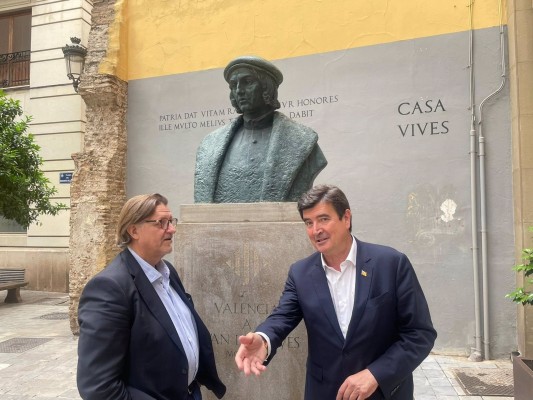 Fernando Giner promete convertir casa de Luis Vives en un centro humanista y multicultural