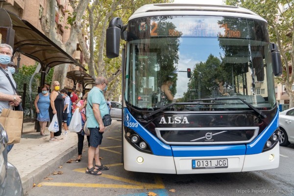 El PP promete gratuidad en el transporte para menores de 18 años, jubilados y parados y un búho-bus en Cartagena