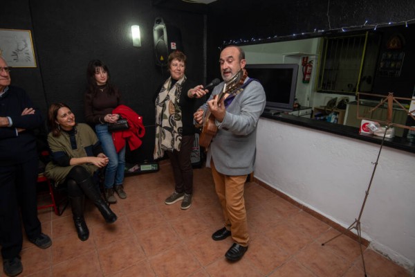 Unides per Alacant suma una canción a la campaña con voz y letra de su candidato