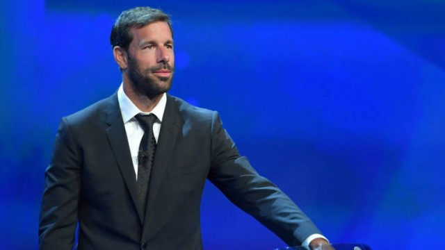 Van Nistelrooy dimite como entrenador del PSV

