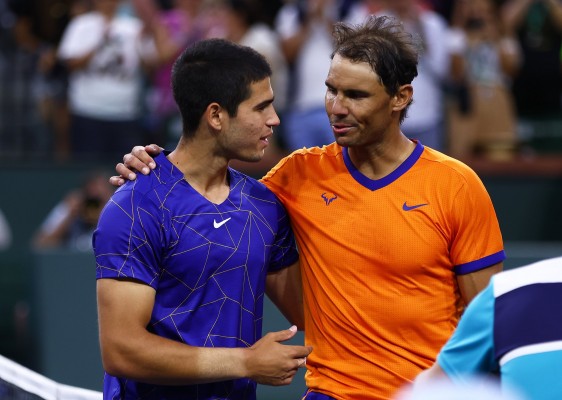 Alcaraz es un poco más favorito que Djokovic para ganar Roland Garros, según las casas de apuestas