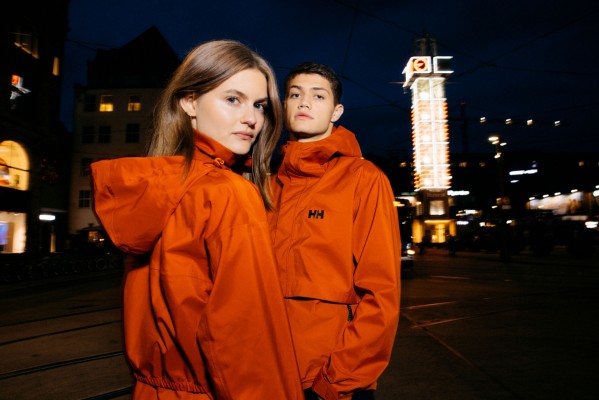 Helly Hansen crea el primer chubasquero femenino modular