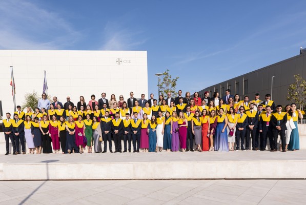 Más de 60 futuros médicos se han graduado en el CEU Cardenal Herrera de Castelló