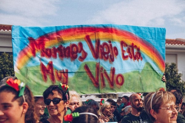 Los habitantes de Marines Viejo se manifiestan para salvar al pueblo del 