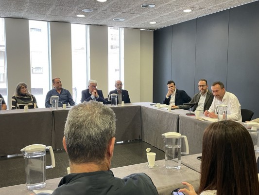 El PSOE de Elche se reúne con los empresarios y promete la creación de suelo industrial