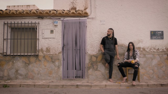 Uña y Carne rememora su infancia en su último sencillo: 'Un mundo sin alas'