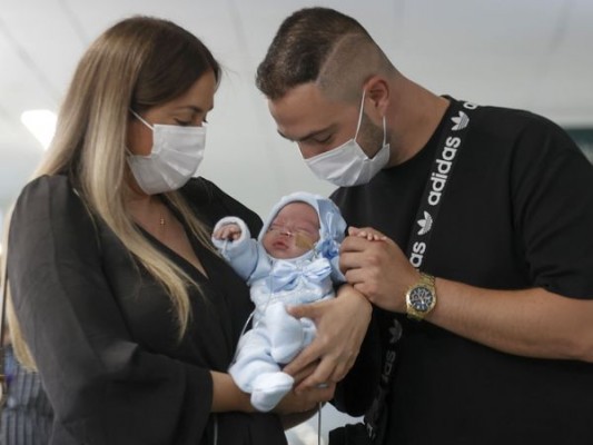 Una murciana, primera mujer que logra ser madre en España tras un trasplante de útero