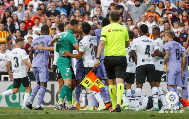 El Real Madrid presenta una denuncia ante la Fiscalía por delitos de odio contra Vinícius

