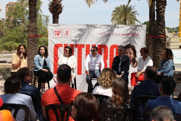 Sandra Gómez plantea crear un circuito de conciertos en las plazas de los barrios 