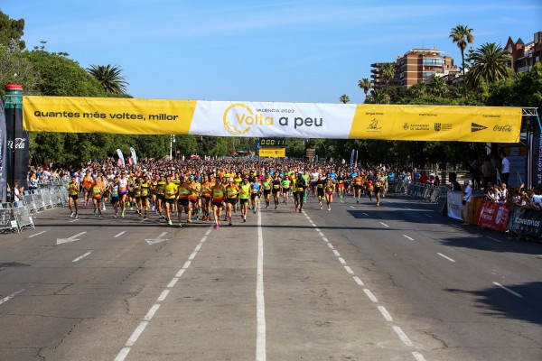 Más de 6200 personas disfrutan de la gran fiesta de la Volta a peu València 
