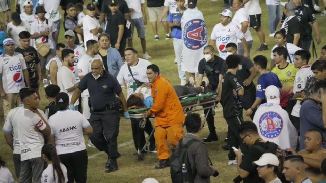  Ascienden a doce los fallecidos por una estampida en el estadio de fútbol Cuscatlán en El Salvador