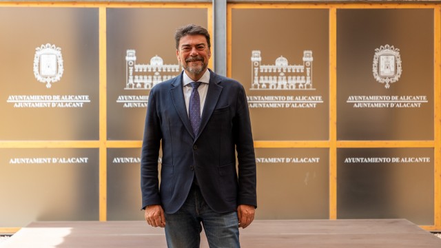 No me planteo escenario de pactos; las encuestas indican que vamos a ganar y a gobernar solos