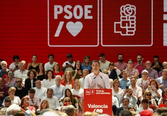 Sánchez anuncia 580 millones para mejorar los 13.000 centros de atención primaria