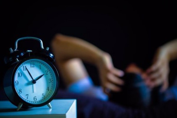 Demuestran que mirar la hora cuando no se puede dormir empeora el insomnio