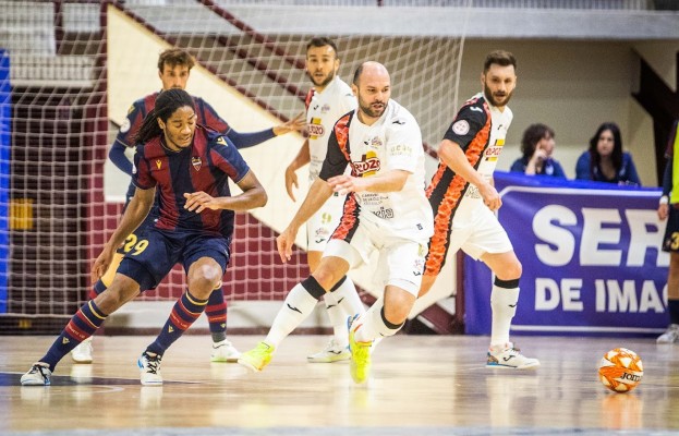 Otra derrota fea antes de llegar a los play off 