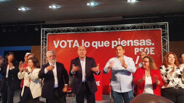 El PSOE de El Campello promete abrir la piscina y lleva a Robles como invitada estrella al mitin