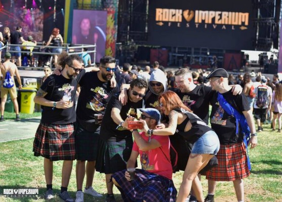 Los hoteles de Cartagena cuelgan el cartel de 'no hay habitaciones' para el Rock Imperium y ahora surge el negocio para los particulares

