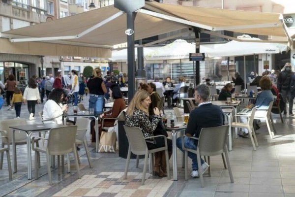 Los servicios remontan (al fin) en la Región mientras caen las ventas de la industria