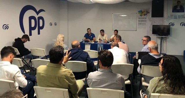 Pachi Pascual (PP) se compromete a desarrollar campos de fútbol, pistas polideportivas y la piscina
