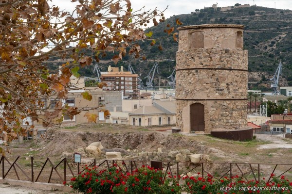 El molino-ermita de San Cristóbal, situado en el Parque Arqueológico del Molinete, se somete a una profunda restauración