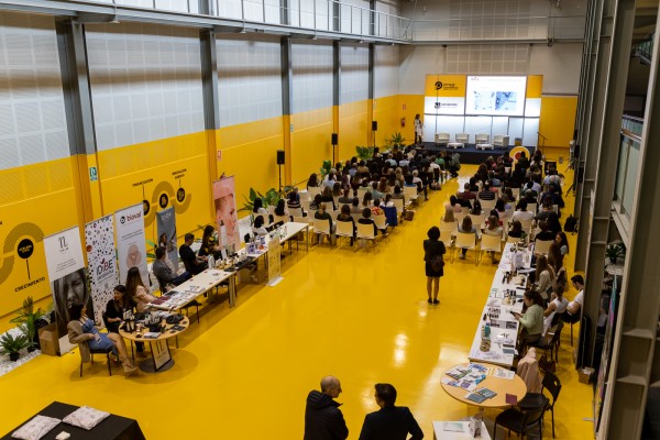 Farmacias y el 'ecommerce' ganan terreno a las ventas en la industria cosmética 