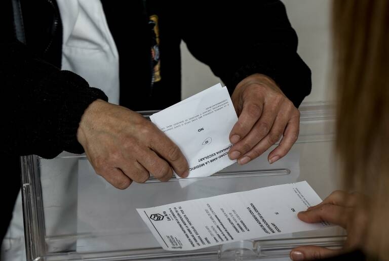 Un servicio gratuito de transporte permitirá votar a mayores con problemas de movilidad
