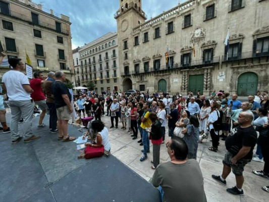 Los vecinos del Casco Antiguo de Alicante instan a todos los partidos a atajar el conflicto del ruido
