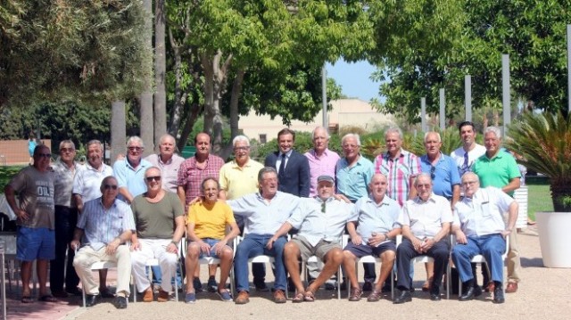 Veteranos del Hércules participan en un 'Taller de reminiscencia' con ancianos
