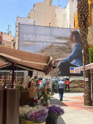 Cs dobla la apuesta y vuelve a levantar otro gran cartel en el centro de Murcia contra 