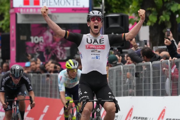 Ackermann supera a Milan y Cavendish con 'photo finish' en el Giro