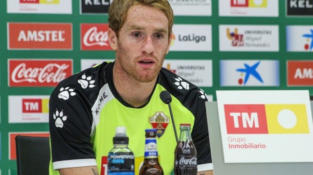 Álex Fernández afirma que Elche le da todo para crecer como futbolista
