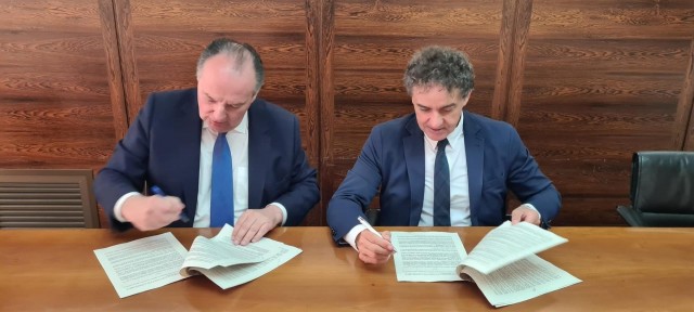 Turisme y el Consejo de Cámaras acuerdan impulsar la competitividad de empresas y destinos