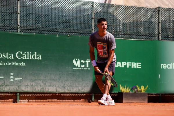 El reseteo de Alcaraz: días en familia, quedadas y el City-Madrid con amigos antes de Roland Garros