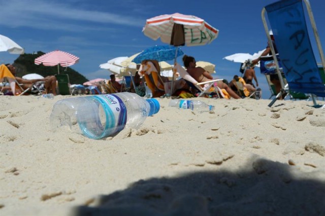 Som Festival avanza su actividad en Castelló con la limpieza de playas