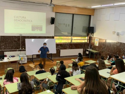 El Ayuntamiento de Castalla impulsa una Escuela de Democracia para el alumnado del IES Enric Valor 