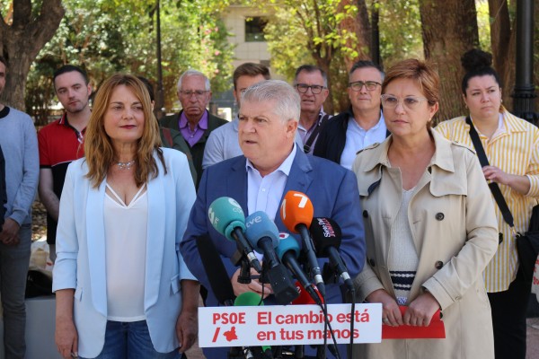 Vélez se compromete en Jumilla a poner en marcha el ensanchamiento de la carretera del Carche