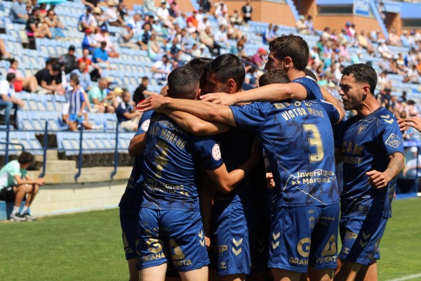 El UCAM CF-Santa Eulalia llega con descuentos para los acompañantes de los abonados