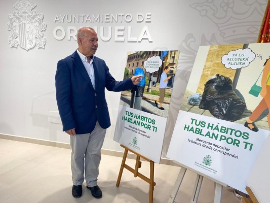 Orihuela inicia una campaña para acabar con el uso de papeleras como si fueran contenedores