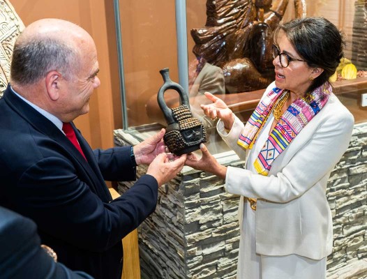La historia milenaria del cacao llega al Museo Valor con una réplica de la vasija Mayo-Chinchipe