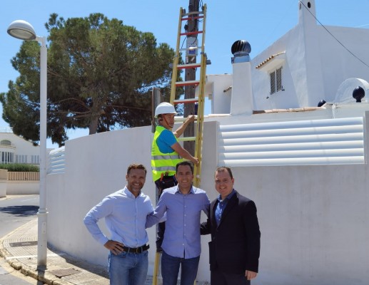 Canet instala la fibra óptica en todo el núcleo de la playa

